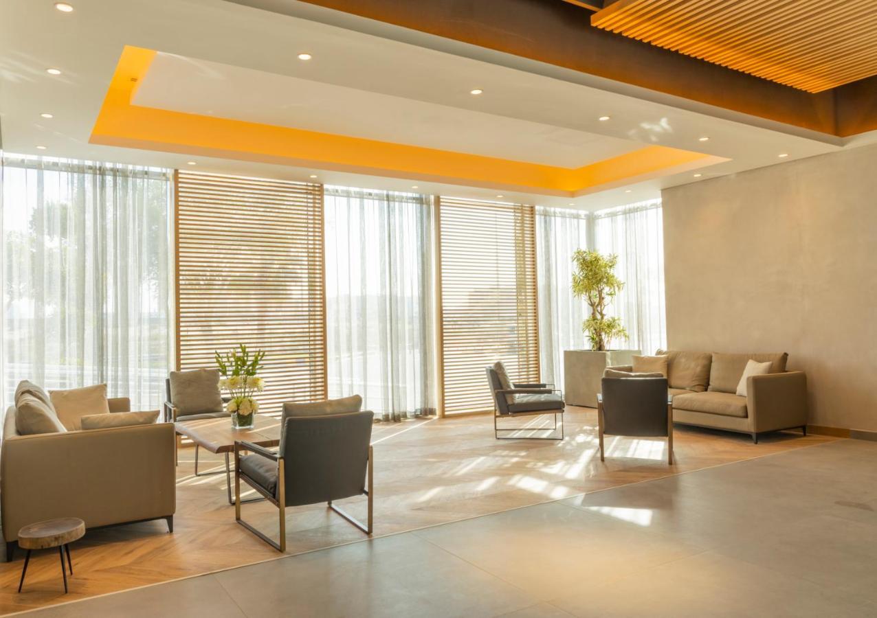 Novotel Jumeirah Village Triangle Dubai Exterior foto